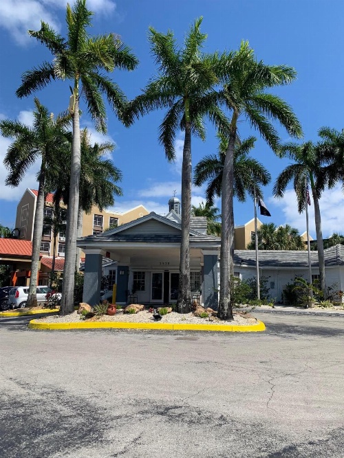 Hotolos Hollywood image 1